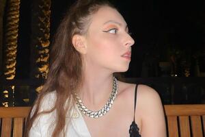 Маша Полякова: Мелочи очень важны, но только большие поступки решают судьбу. Какая фотка нравится больше?