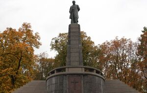 В МИД заявили, что отрицают российские нарративы о Тарасе Шевченко (на фото – памятник поэту на его могиле в Каневе)