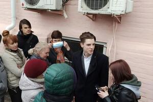 Ратушный (в центре) намерен обжаловать решение суда