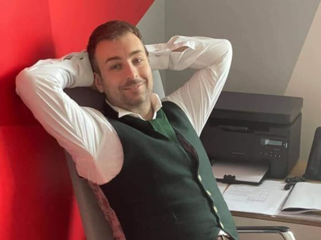 В мире научились не только мгновенно принимать важнейшие решения, но и молниеносно их внедрять в жизнь. А у нас восемь дней отмывают фасад ОП