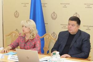 Тупицький (праворуч на фото) не прокоментував позиції інших суддів КСУ стосовно його звільнення