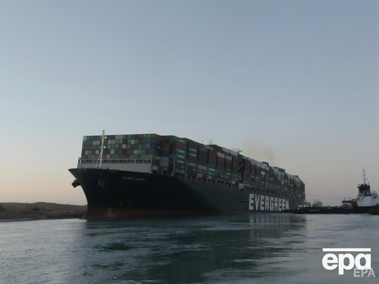 Судно MV Ever Given компанії Evergreen сіло на мілину в Суецькому каналі 23 березня