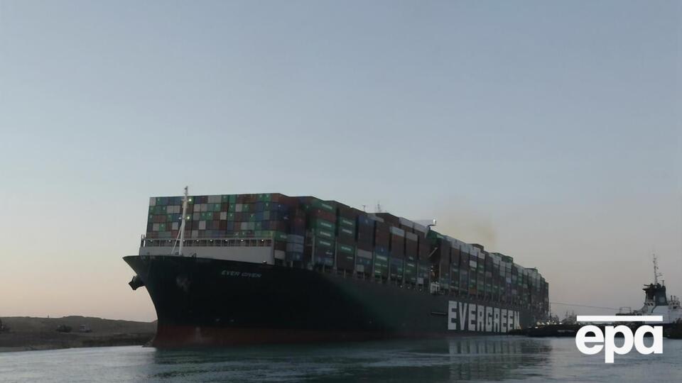 Судно MV Ever Given компанії Evergreen сіло на мілину в Суецькому каналі 23 березня