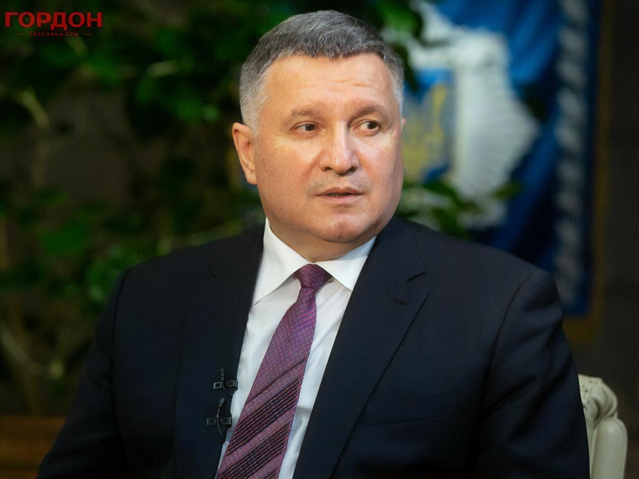 Аваков (на фото) вважає, що дії Порошенка спричинили появу "конформізму, який призвів до того, що "п'ята колона" заробляла незрозумілі гроші"