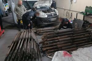 Во время обысков правоохранители изъяли фальсифицированную продукцию на почти 2 млн грн