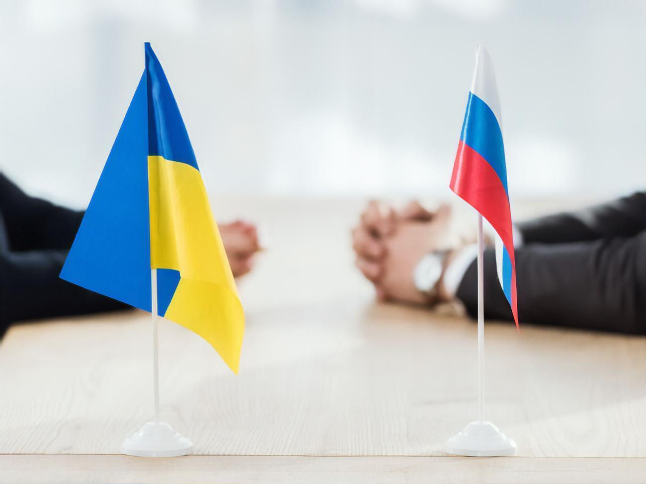 У КМІС зазначили, що за практично весь період спостережень українці краще ставилися до Росії, ніж росіяни&nbsp;&ndash; до України