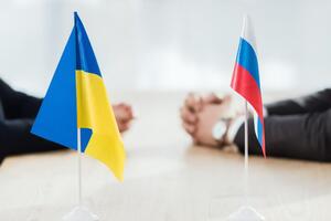 В КМИС отметили, что за практически весь период наблюдений украинцы лучше относились к России, чем россияне – к Украине