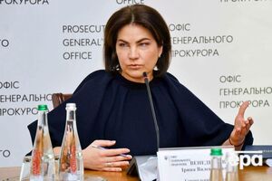 Соколова пише, що їй дивно бачити себе серед відповідачів за позовом Венедіктової (на фото)