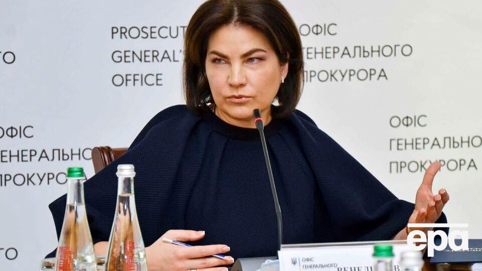 Соколова пише, що їй дивно бачити себе серед відповідачів за позовом Венедіктової (на фото)