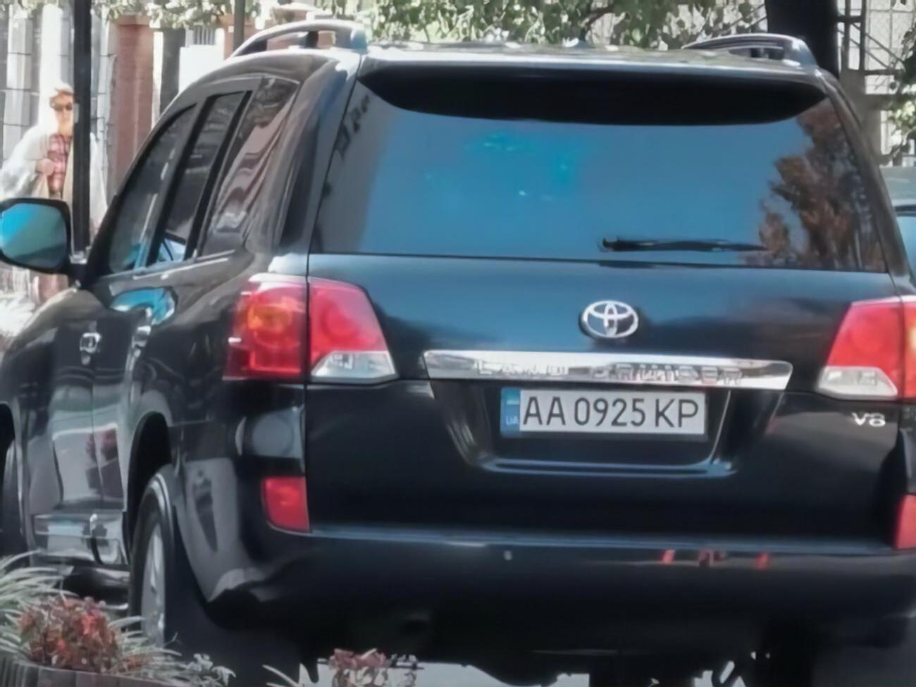 Бронированный Land Cruiser, на котором ездит Кива