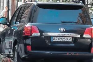 Броньований Land Cruiser, яким їздить Кива
