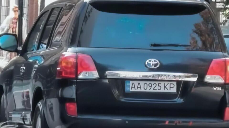 Броньований Land Cruiser, яким їздить Кива