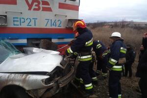 Унаслідок ДТП в автомобілі було затиснуто двох людей