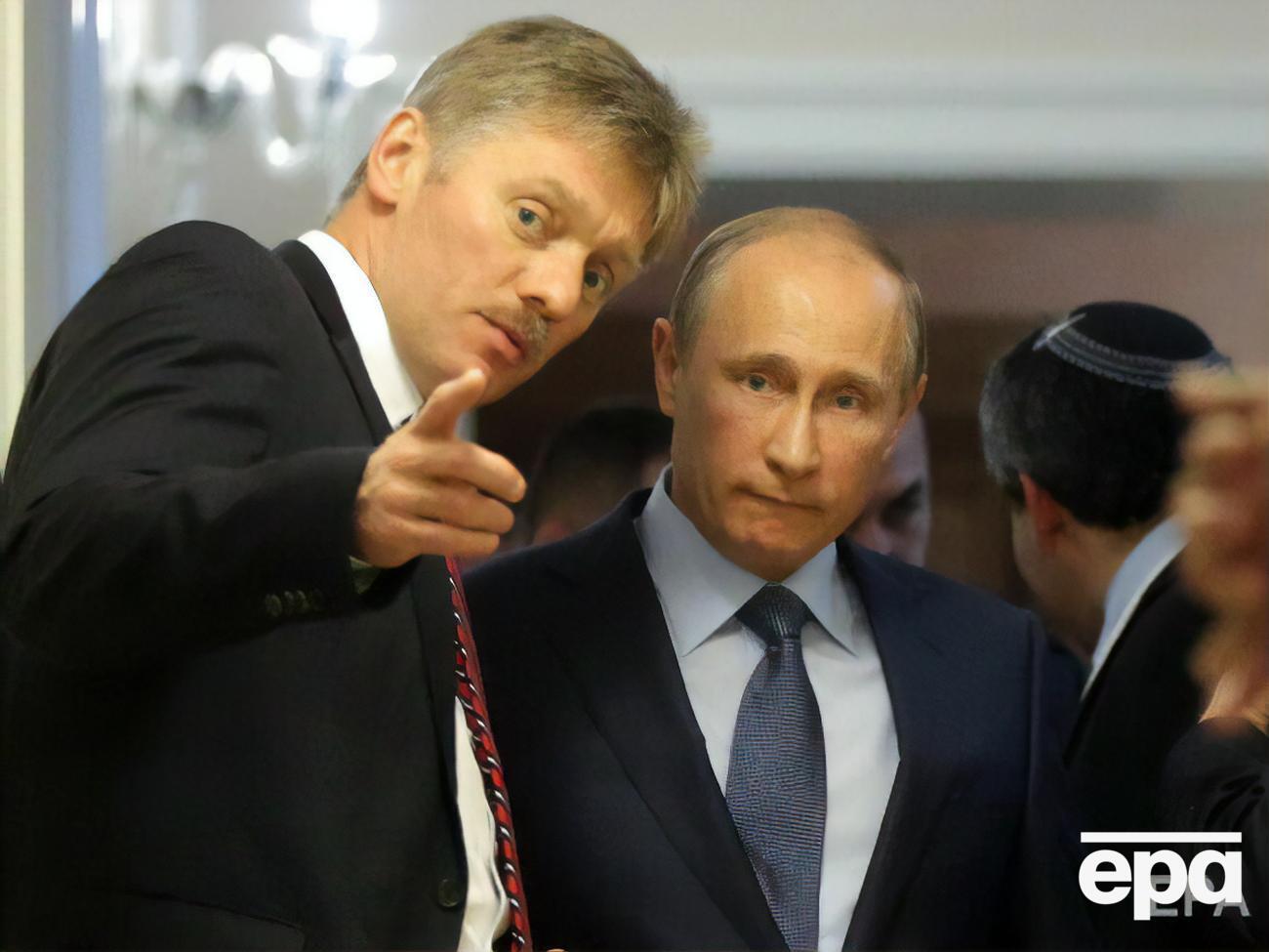 С Путиным Песков работает&nbsp;с 2000 года, когда был назначен начальником отдела по связям со&nbsp;СМИ&nbsp;управления пресс-службы администрации президента РФ
