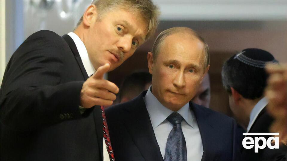 С Путиным Песков работает с 2000 года, когда был назначен начальником отдела по связям со СМИ управления пресс-службы администрации президента РФ