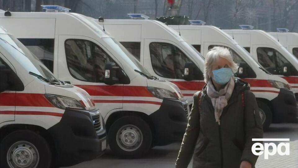 В українських лікарнях для пацієнтів із COVID-19 перебуває 44 тис. людей