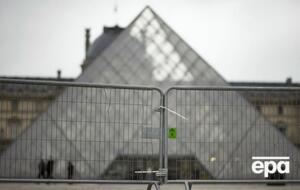 Лувр закрили через спалах COVID-19
