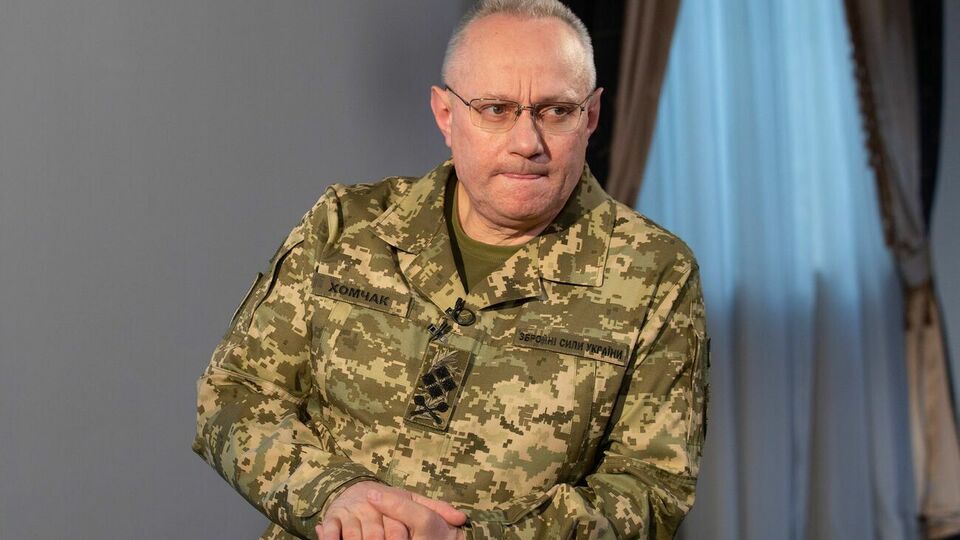 Хомчак розповів, що в нього був штатний пістолет