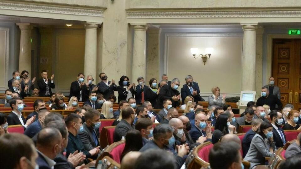 За постановление проголосовали 308 народных депутатов
