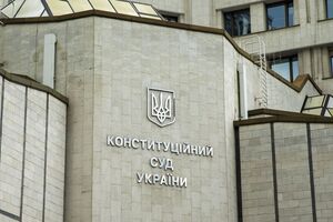 Співробітники Управління держохорони не пускають Тупицького в будівлю КСУ