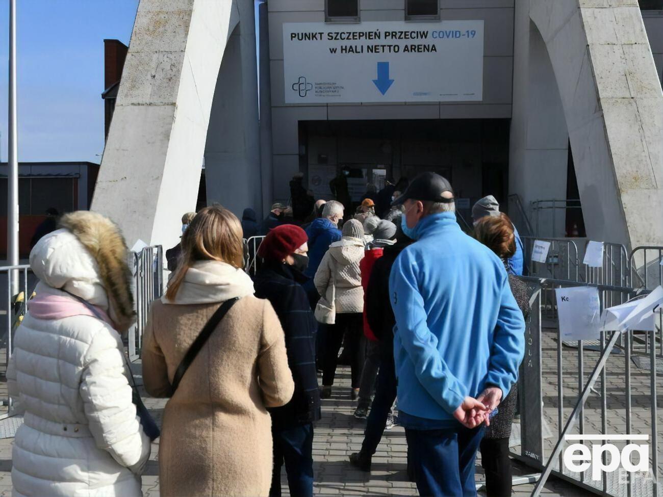 У Польщі протягом доби вакцинують кілька десятків людей