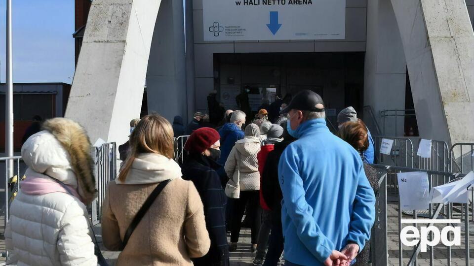 У Польщі протягом доби вакцинують кілька десятків людей