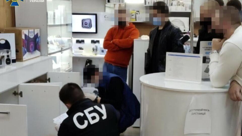 Злоумышленники разместили оборудование в арендованном помещении торгового центра