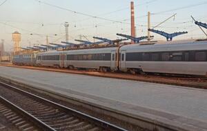 Рух потягів обіцяють поновити протягом двох годин