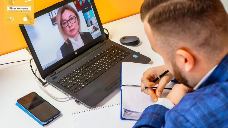 Член Наблюдательного совета Фонда Рината Ахметова Елена Литвинова рассказала, что в реализации других проектов будут использоваться те же принципы, что и в "Продуктовой помощи населению"