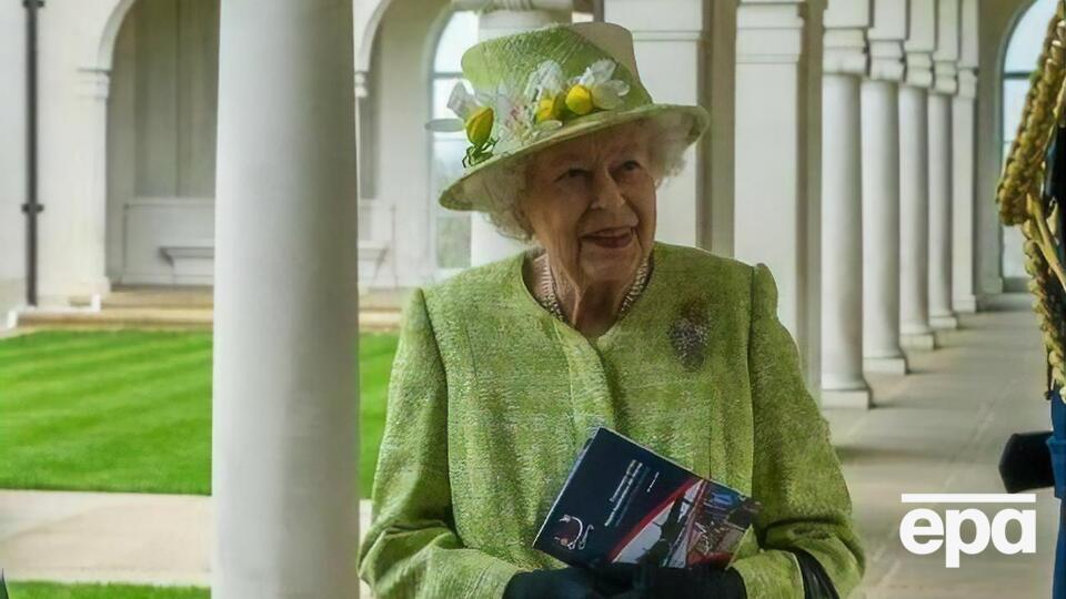 Елизавета II открыла Мемориал ВВС в 1953 году