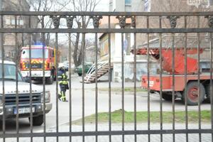 Полиция и спасатели искали взрывчатку в здании