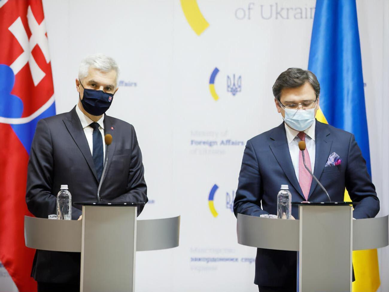 Корчок (на фото зліва) зауважив, що нещодавно був у Києві