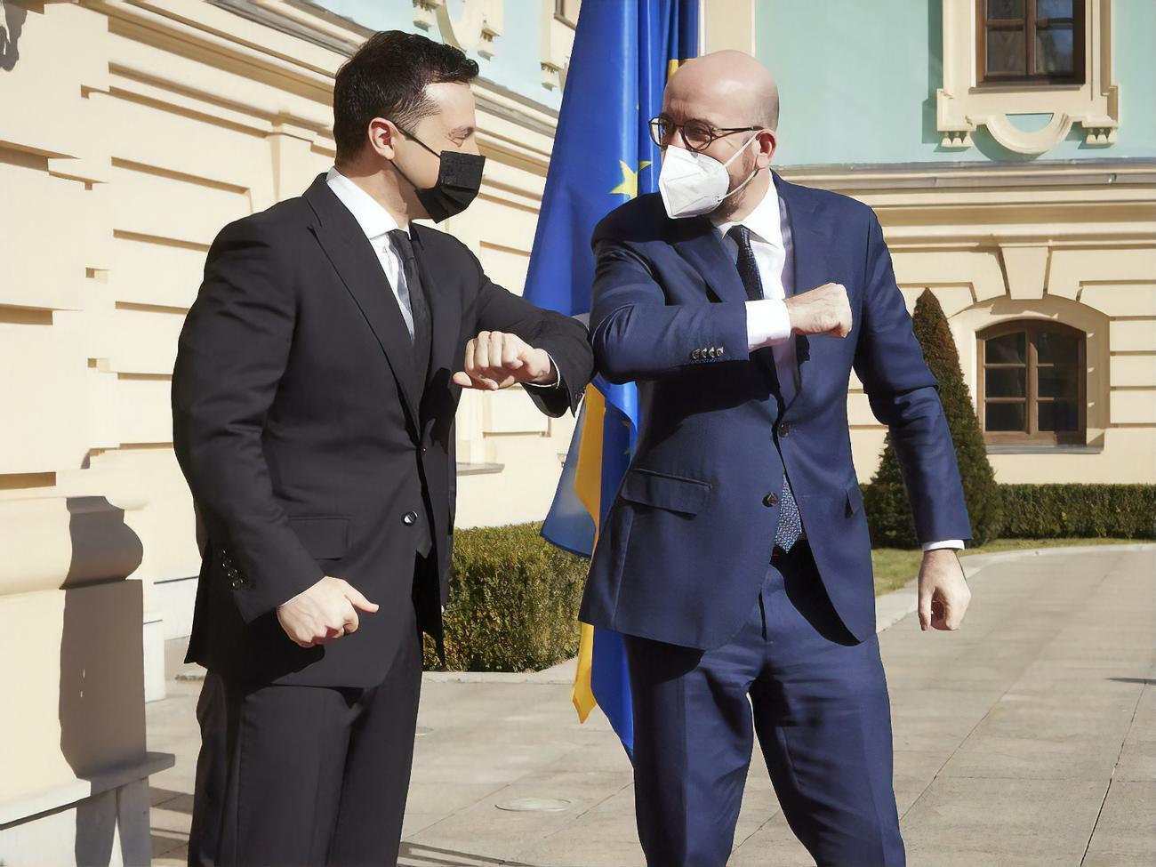 Мишель (справа): Мы поддерживаем все попытки, особенно президента Зеленского, чтобы убедиться, что вы можете прогрессировать