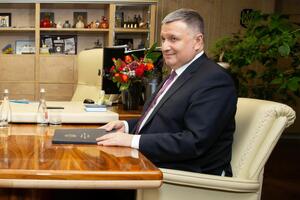 Аваков не зміг відповісти на запитання, чи можливо ініціювати заборону на мовлення російських пропагандистських каналів в інших країнах