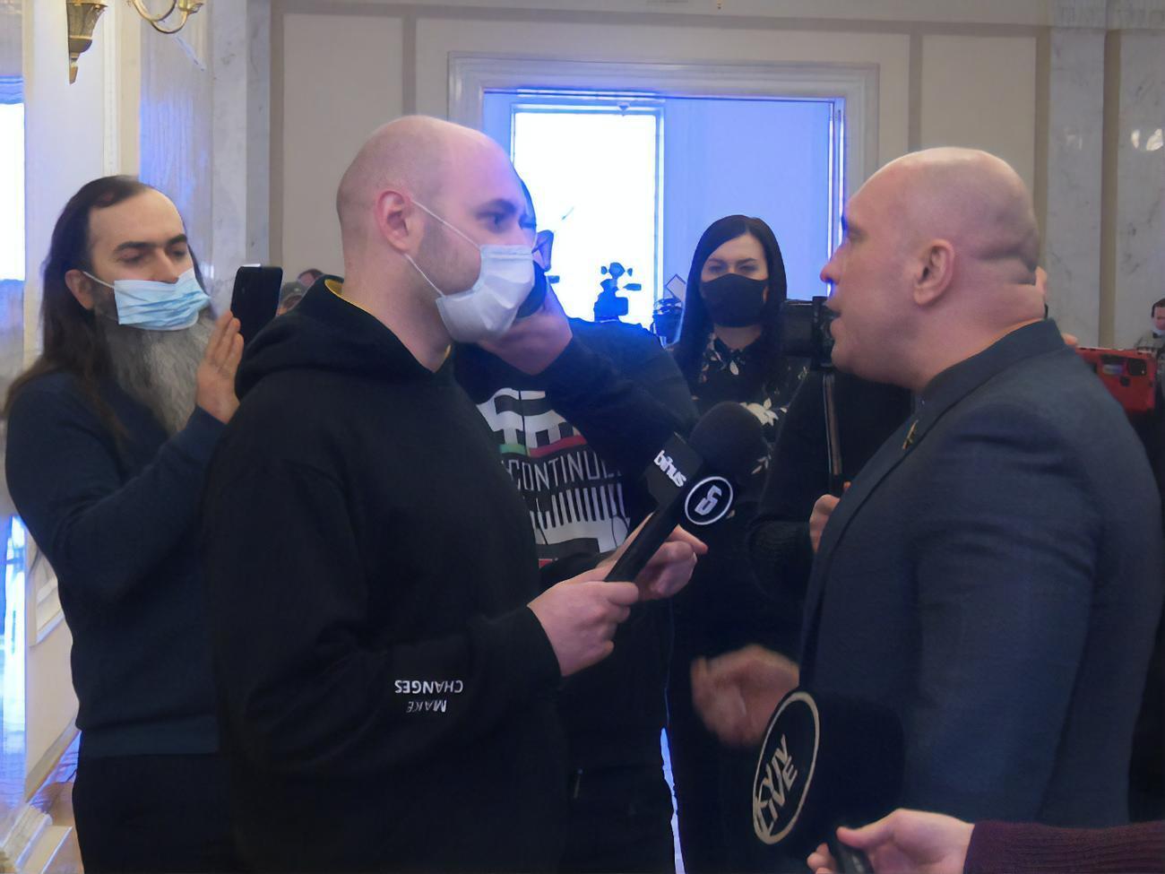 Після того, як Кива обматюкав журналіста в кулуарах парламенту, комітет вирішив нагадати йому про необхідність дотримання норм моралі та поваги до інших