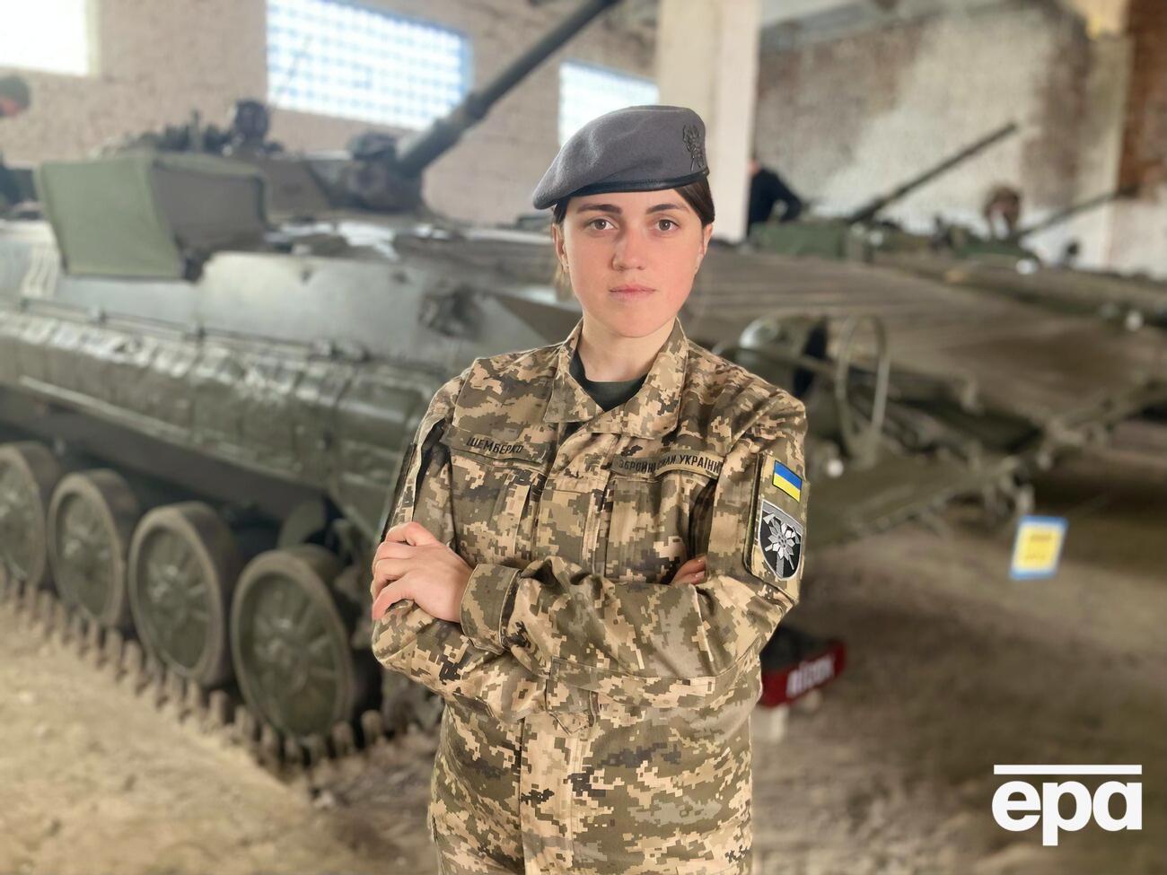 В ВСУ служит и работает около 57 тыс. женщин