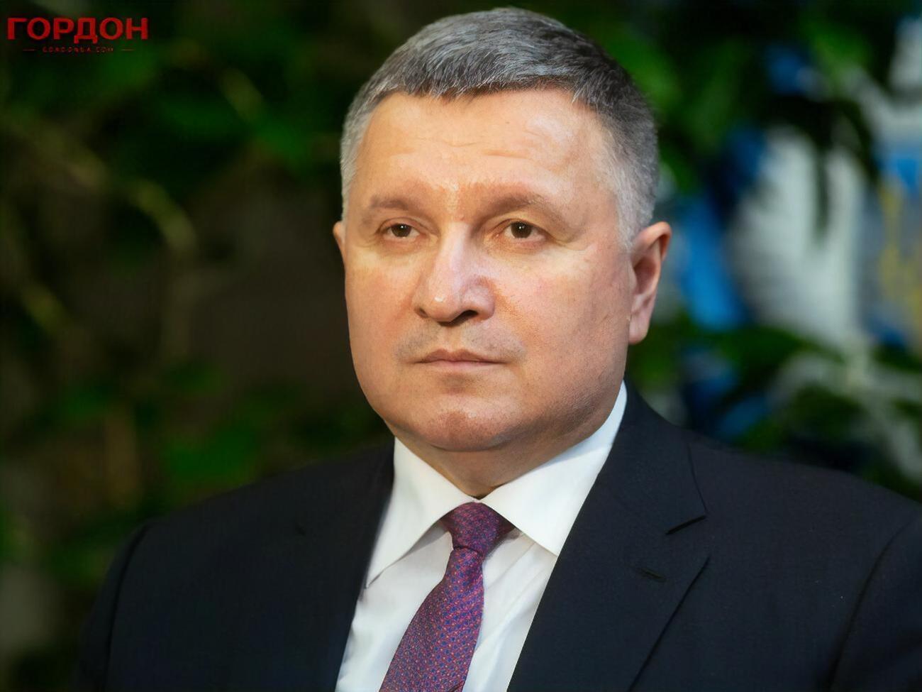 Аваков: А сейчас, получается, опять: водитель хлебовозки, со всем уважением, получает больше полицейского. И вот это грустно