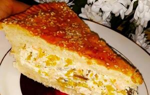 Готовый пирог можно посыпать кунжутом