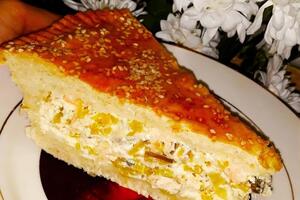Готовий пиріг можна посипати кунжутом