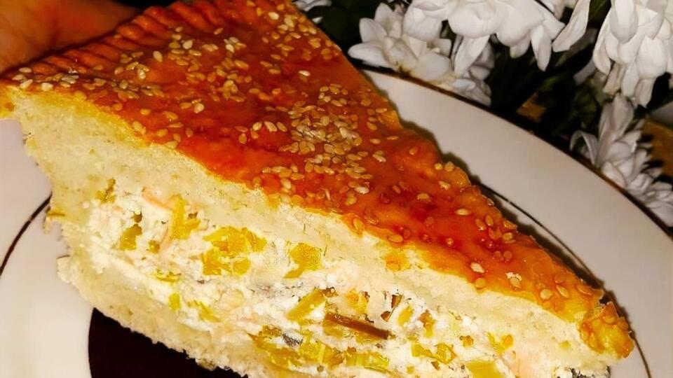 Готовий пиріг можна посипати кунжутом