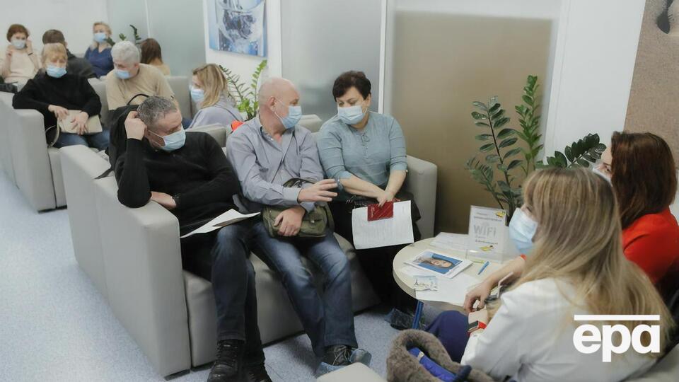 Делать прививку от COVID-19 планируют 24,1% украинцев