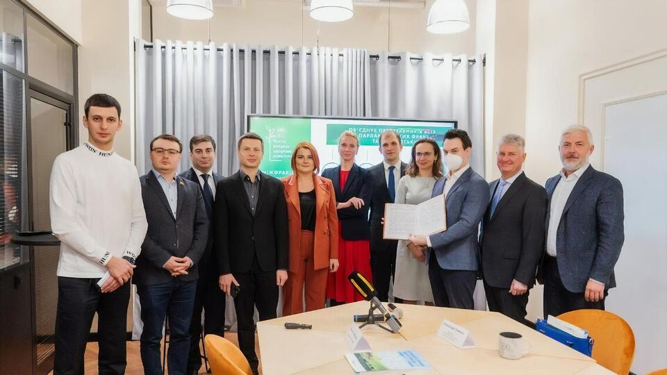 Нардепи підписали меморандум про співпрацю з галузевими асоціаціями виробників електроенергії з поновних джерел