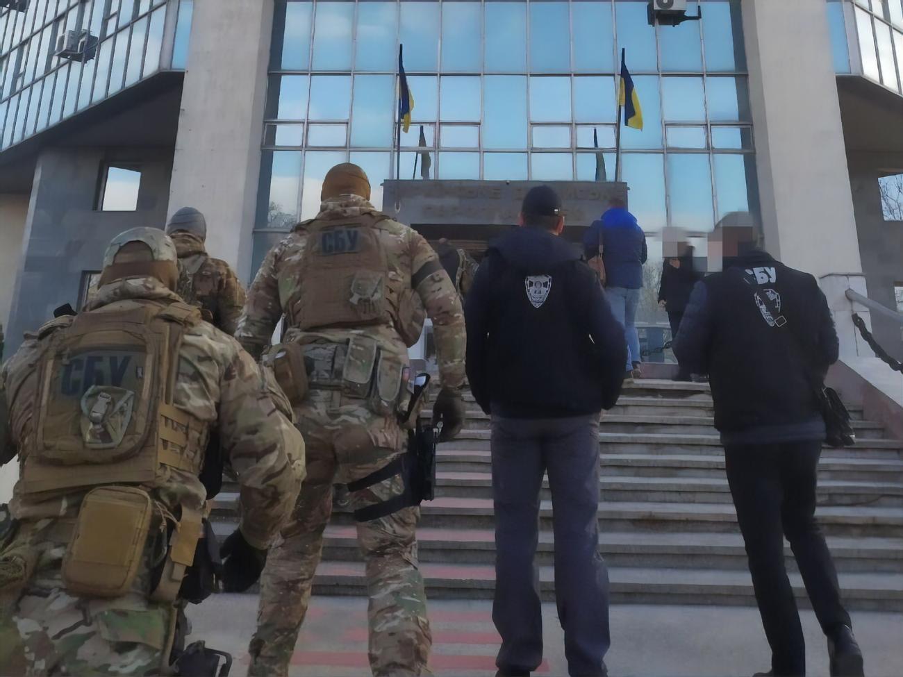 Дії посадових осіб могли завдати шкоти обороноздатності держави, вважають у СБУ
