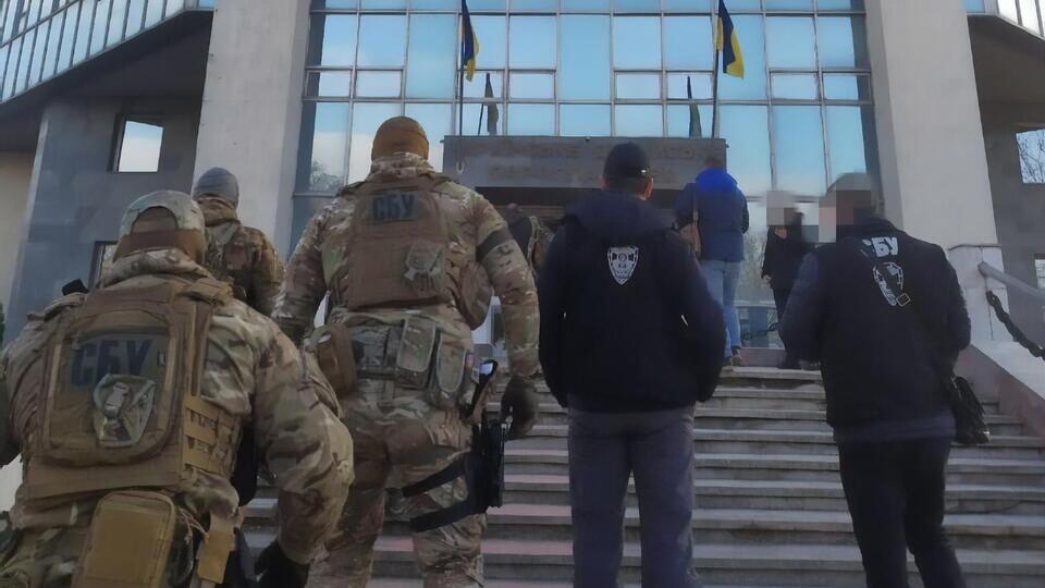 Дії посадових осіб могли завдати шкоти обороноздатності держави, вважають у СБУ