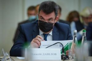 Уровень вакцинации в РФ препаратом от COVID-19 "Спутник V" весьма низок, отметил Данилов