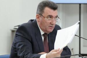 Крім "гарячої" війни, триває війна інформаційна, сказав Данілов