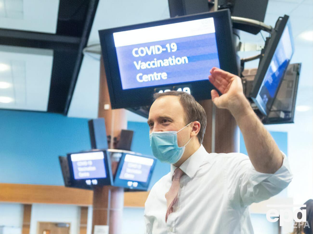 Великобританія почала масову вакцинацію проти COVID-19 у грудні 2020 року