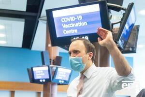 Великобритания начала массовую вакцинацию от COVID-19 в декабре 2020 года