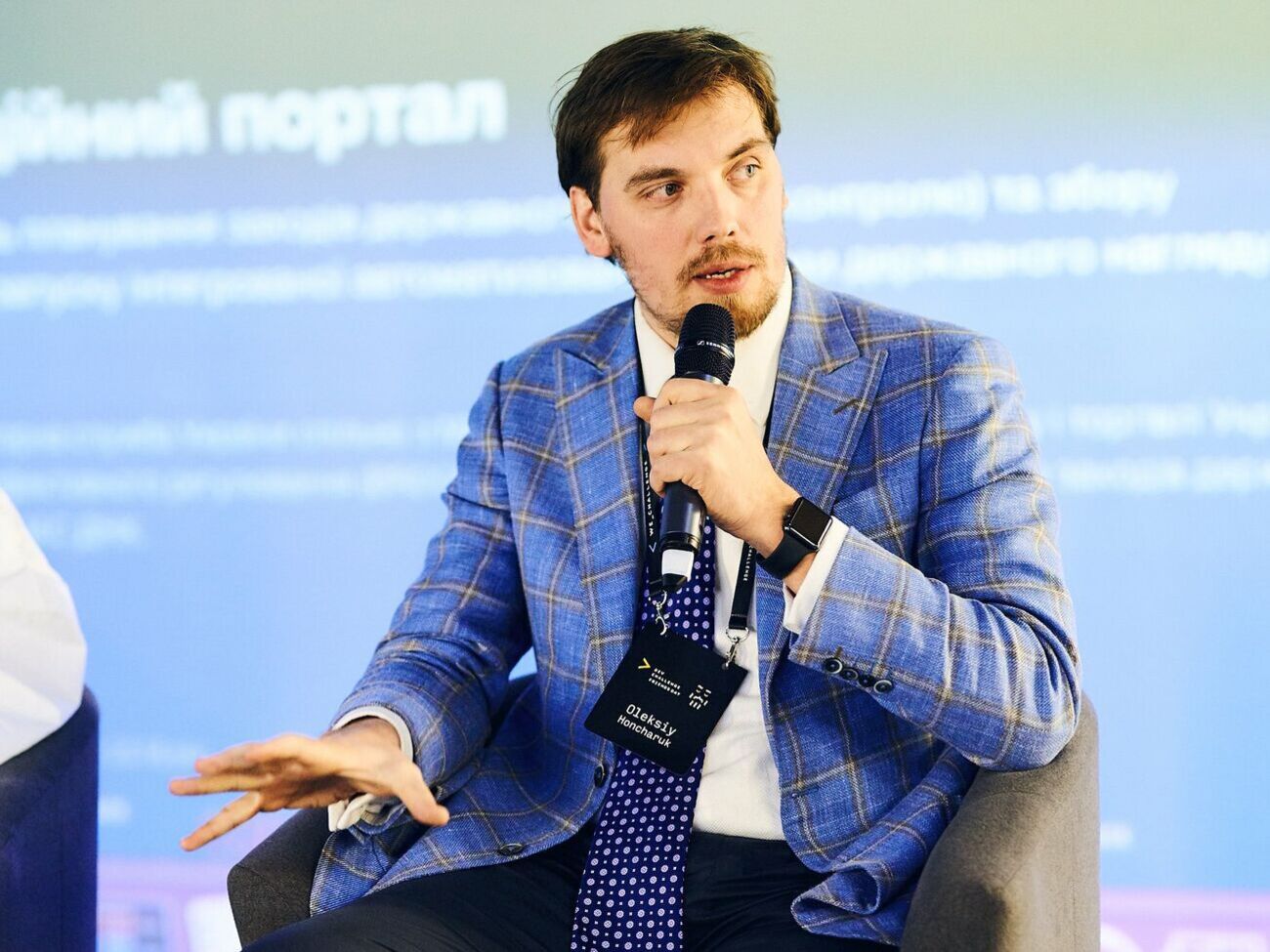 Гончарук (на фото) заявил, что санкции против Коломойского &ndash; сигнал всему крупному украинскому бизнесу