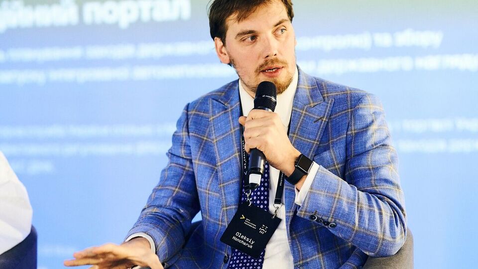 Гончарук (на фото) заявив, що санкції проти Коломойського – сигнал усьому великому українському бізнесу